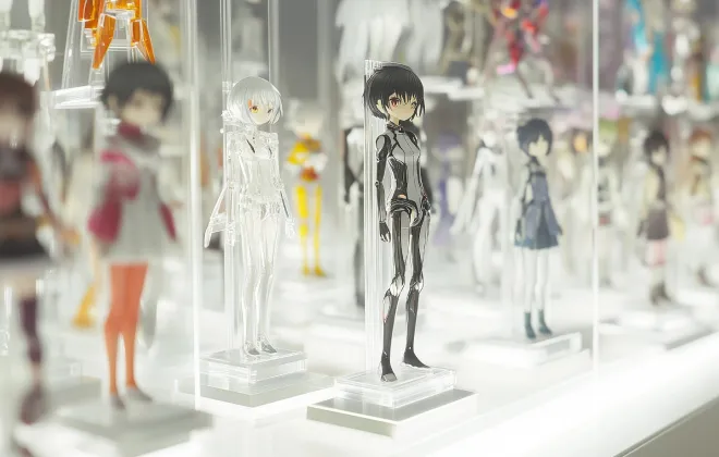 キャラクターフィギュアの展示写真。多品種のキャラクターグッズに対応するキミロジの発送代行サービスの紹介画像。